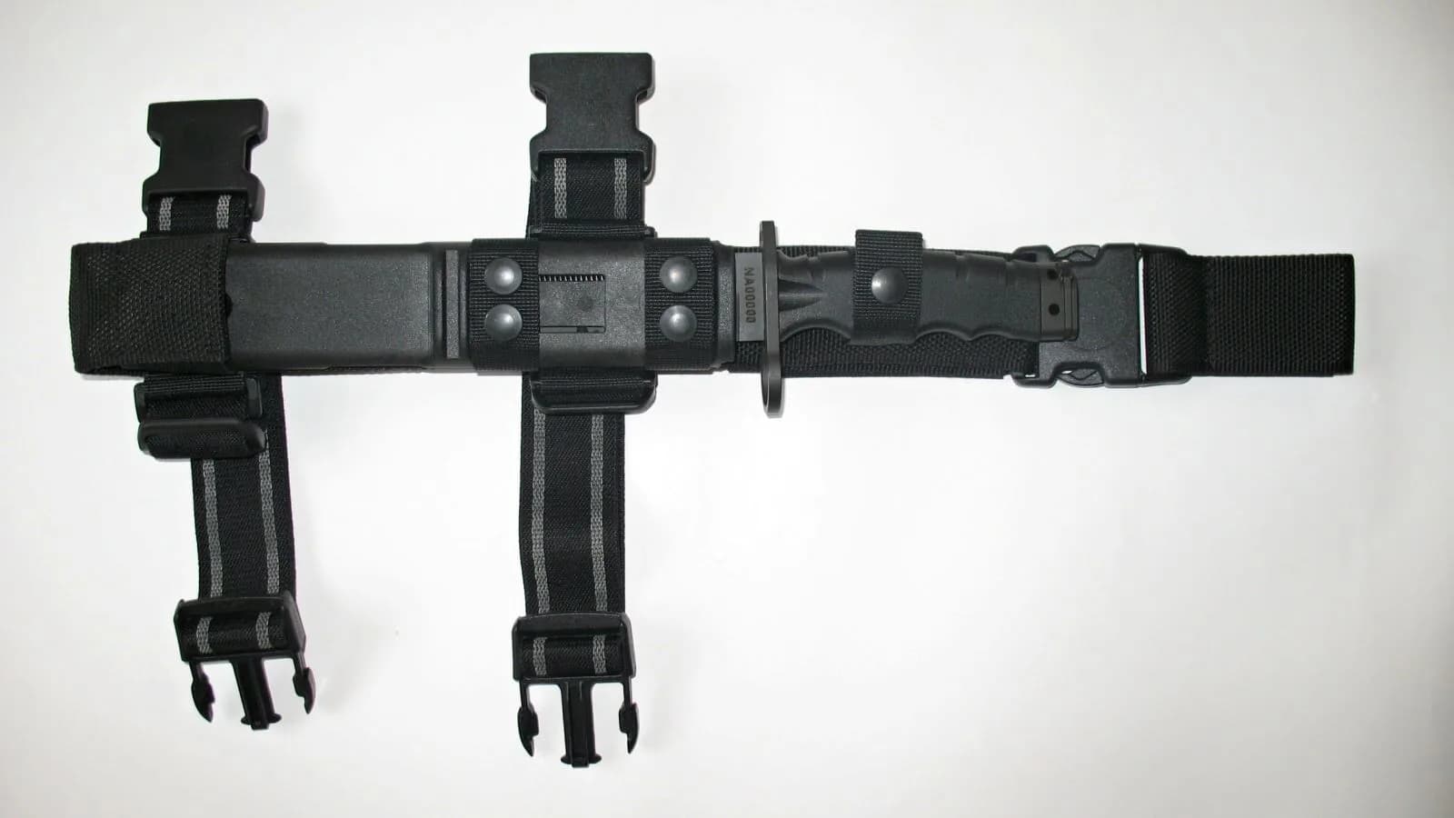 Bodák 805 – přední pohled na pouzdro s nylonový závěsem a přezkami