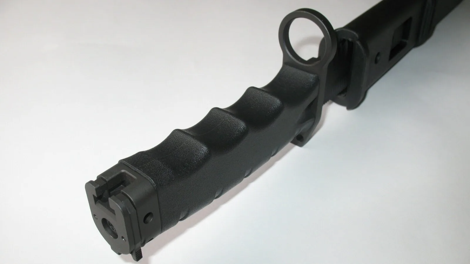 Bodák 805 – detail rukojeti a patice s hlavňovým kroužkem