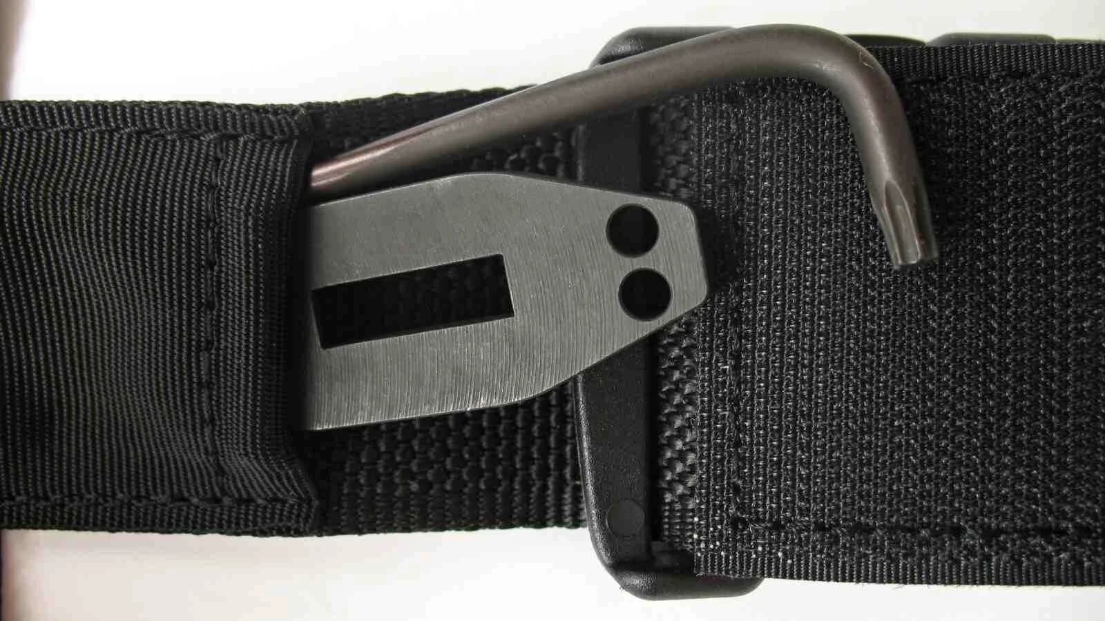 Bodák 805 – detail zajišťovacího mechanismu pochvy