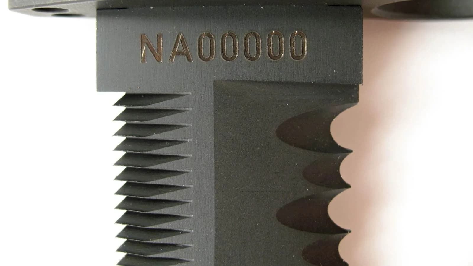 Bodák 805 – detail značení NA00000 a pilového ostří u záštity