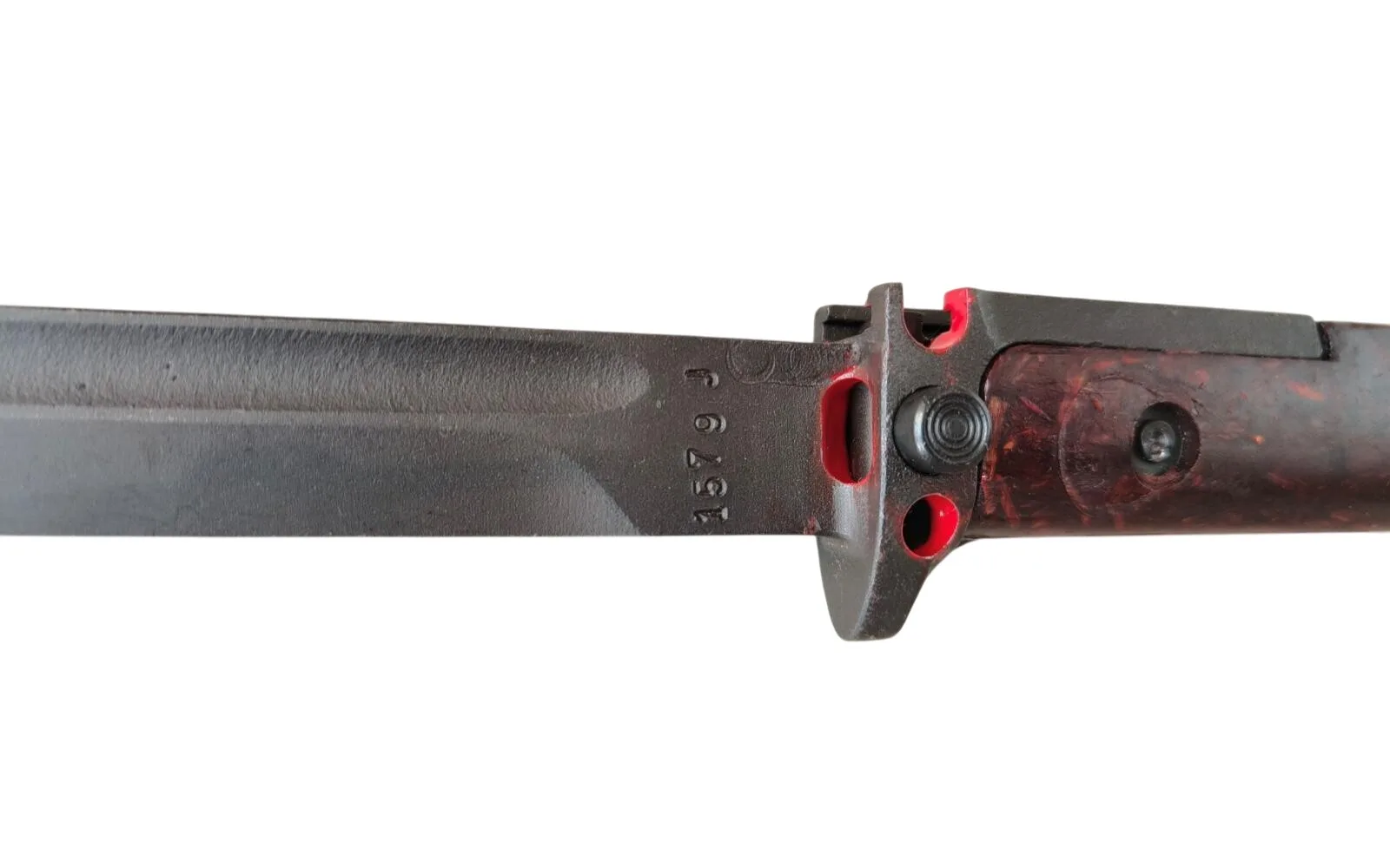 Bodák vz.58 – školní řez, detail záštity s oválnou vyfrézovanou dírou (spodní strana)