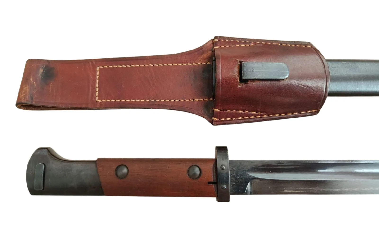 Bodák vz.24 DOT 43 – detail rukojeti, záštity a ústí pochvy