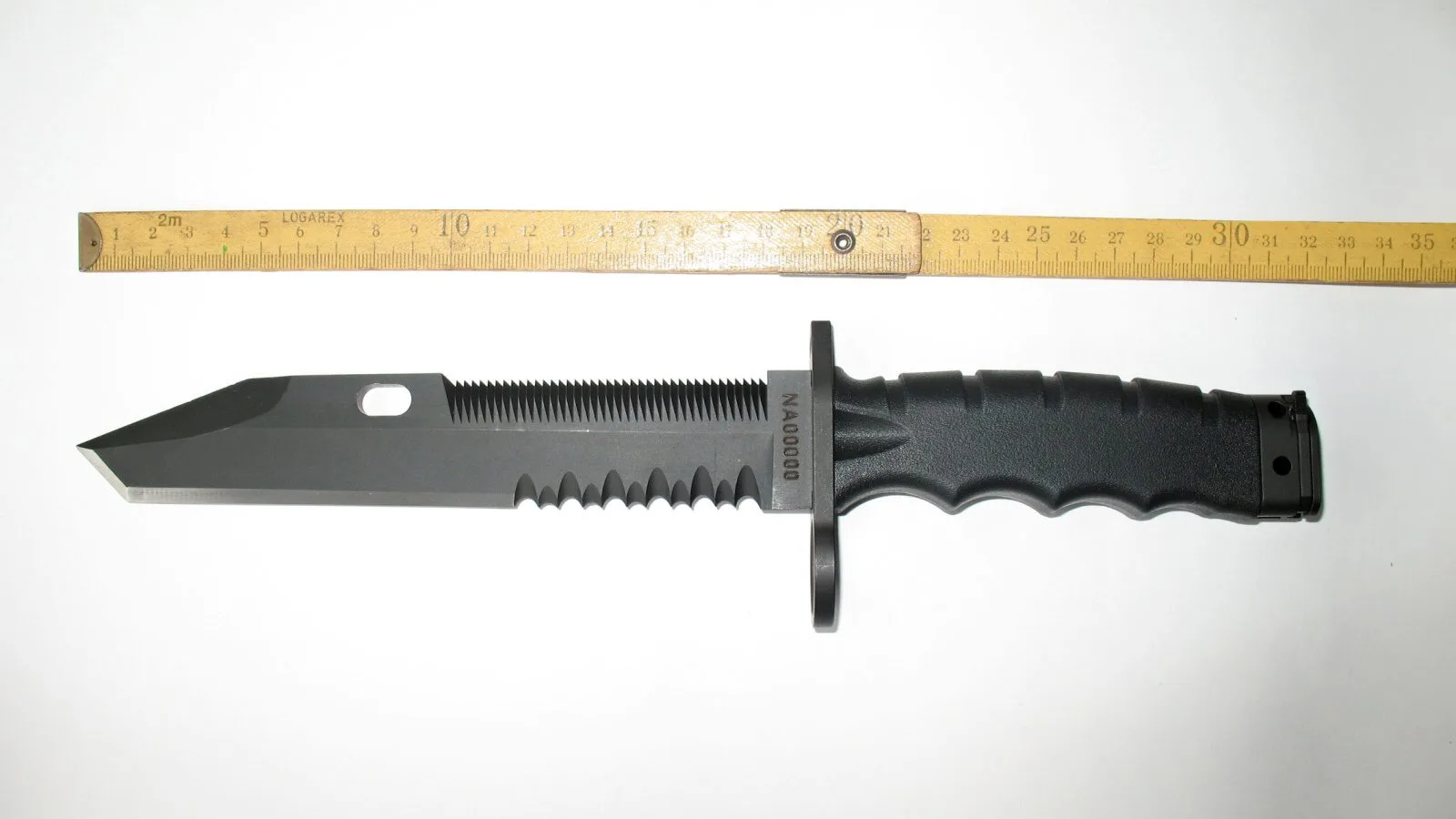 Bodák 805 – 3. varianta, čepel s pilovým ostřím, značení NA00000, pohled zpředu