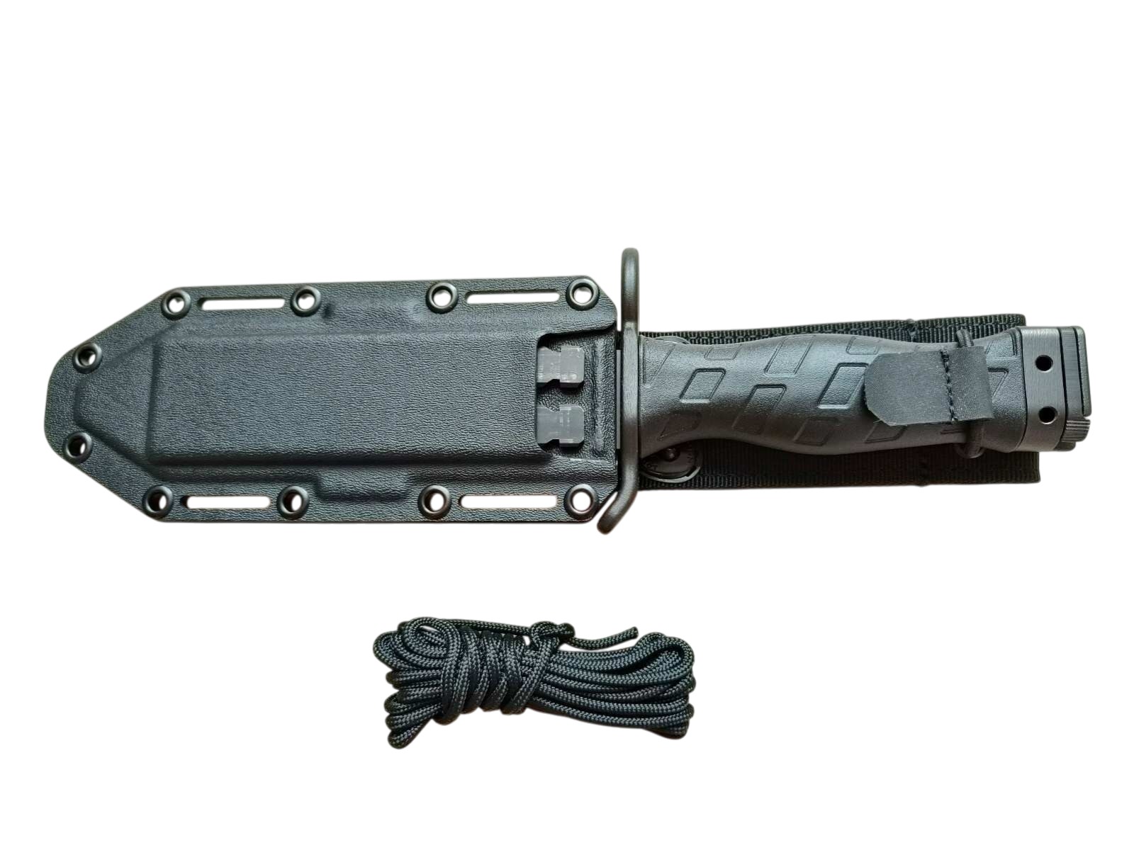 Bodák MK.1 – nůž zasunutý v kydexovém pouzdře s paracordem