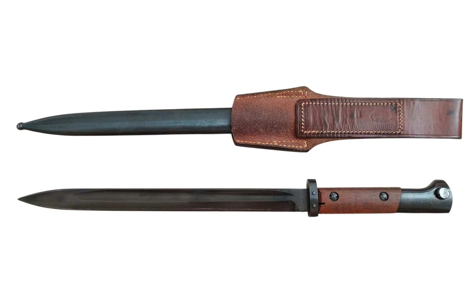 Bodák vz.24 DOT 43 – zadní pohled, pochva s koženým závěsníkem