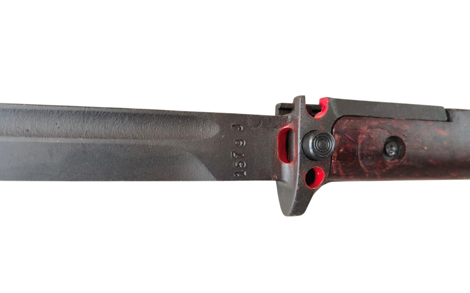 Bodák vz.58 – školní řez, detail záštity s oválnou vyfrézovanou dírou (spodní strana)