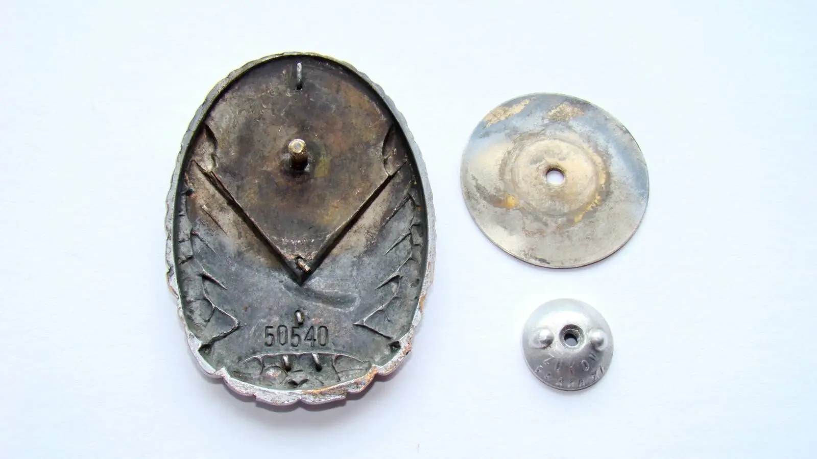 Paraplacka paratrooper badge – reverse with serial number