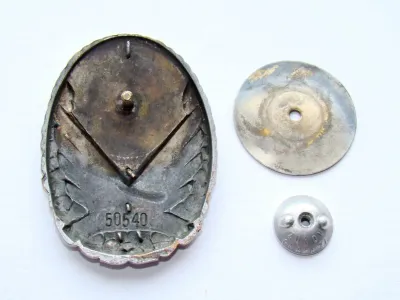 Paraplacka paratrooper badge – reverse with serial number