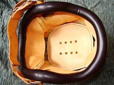 ČSLA paratrooper helmet first type – interior padding of leather and foam