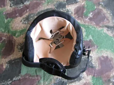 ČSLA paratrooper helmet second type – interior view