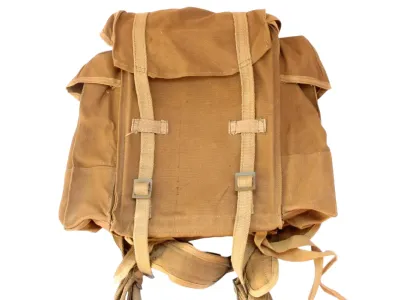 Paratrooper bag vz.61 – front view