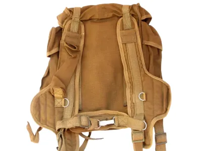 Paratrooper bag vz.61 – rear view
