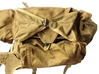 Paratrooper bag vz.61 – interior view, closed