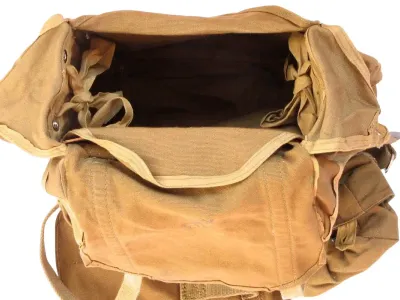 Paratrooper bag vz.61 – interior view, open