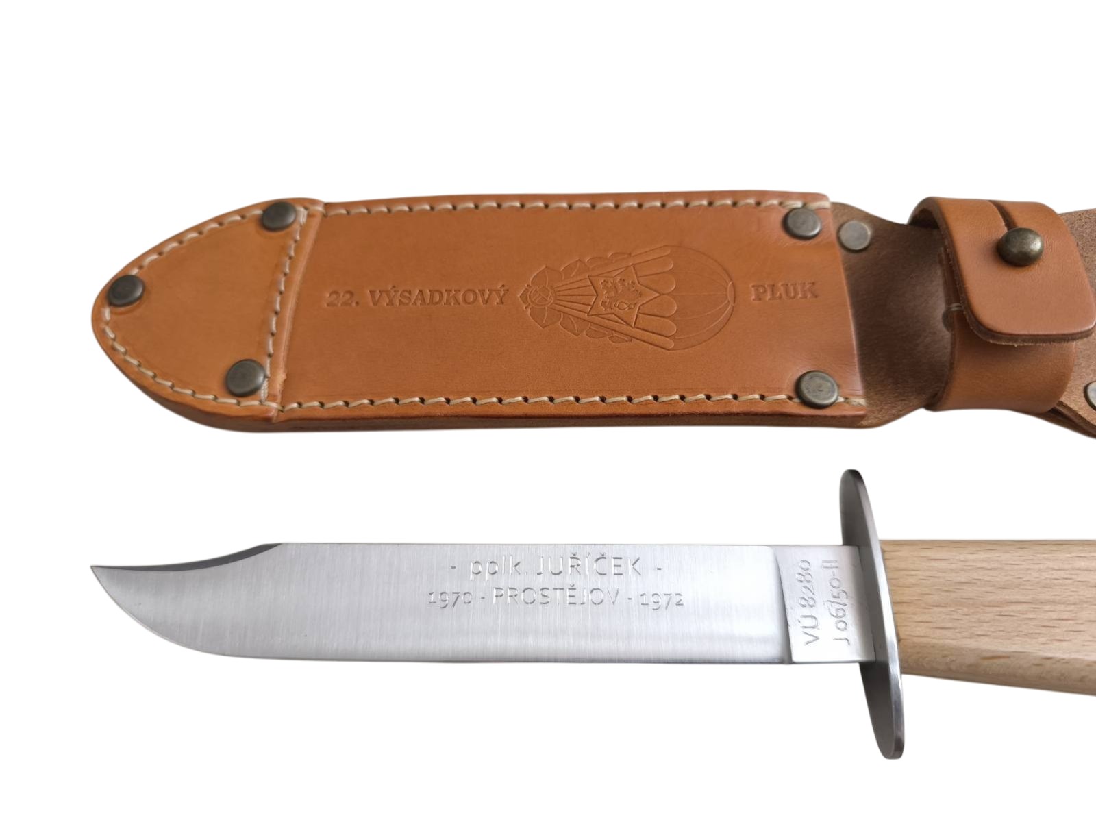 VO7 – Pamětní nože Červených baretů – pohled č. 5