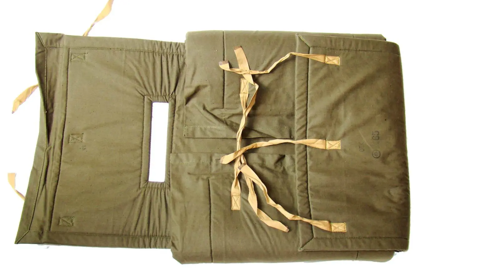 GK-30 cargo container – padded inner lining, one side unfolded