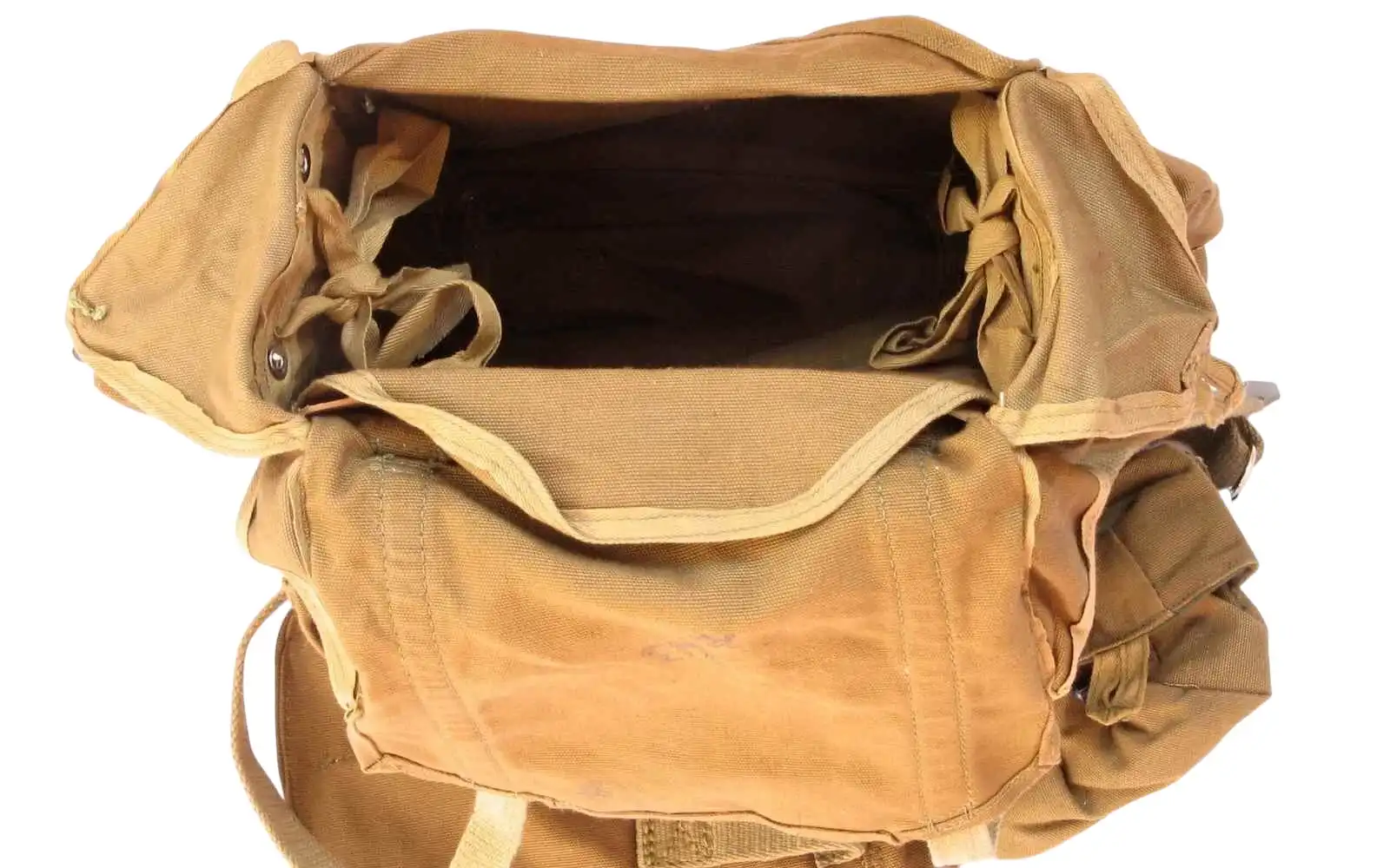 Paratrooper bag vz.61 – interior view, open