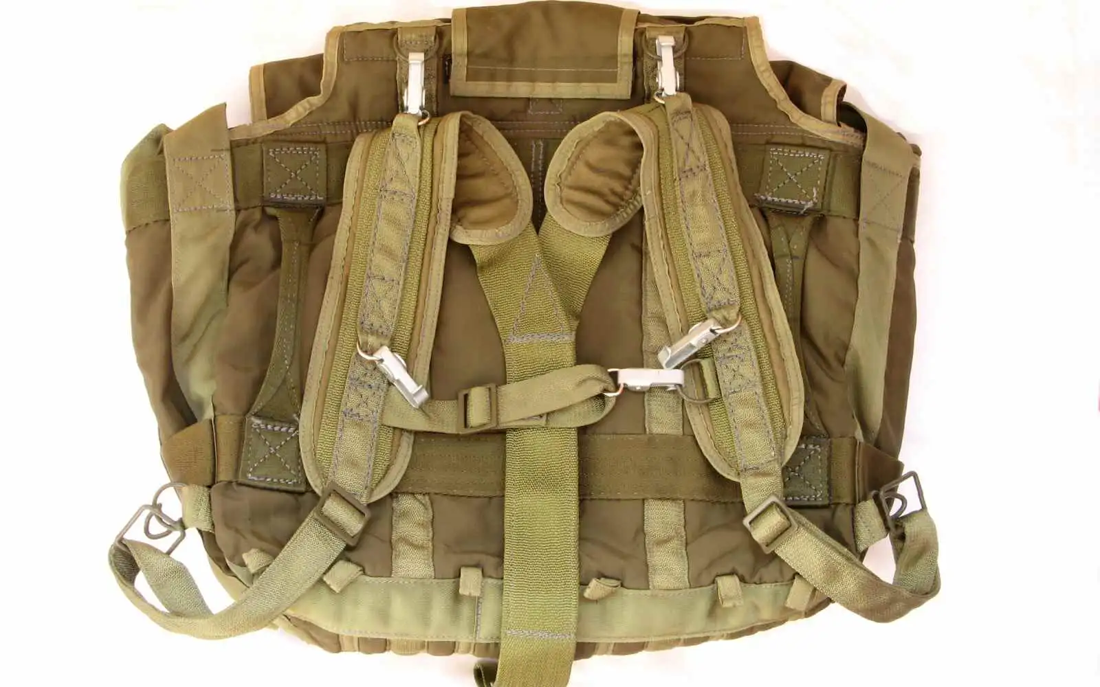 Paratrooper bag vz.85 Šimík – complete, rear view with straps